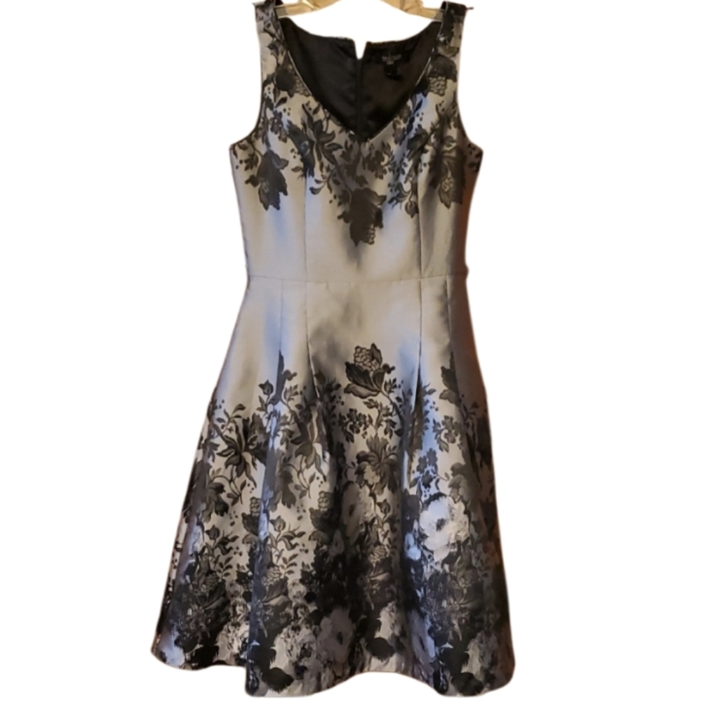 WHBM Elegant Black and Gray Silver Floral Sleeveless Dress Size 4